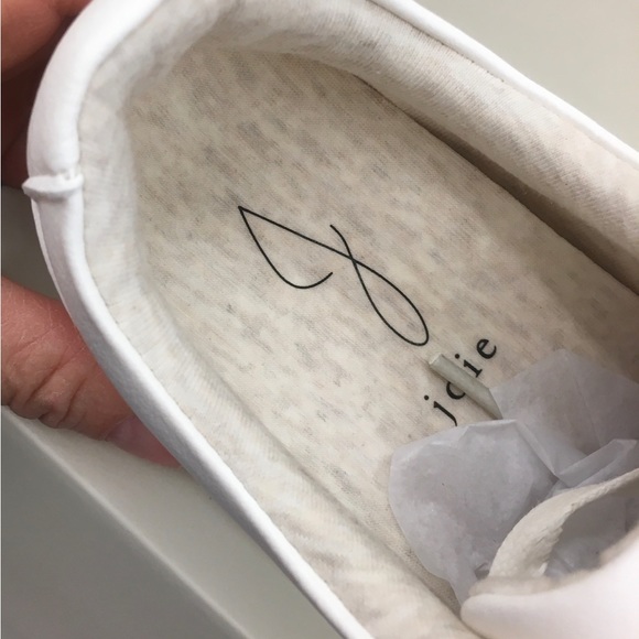 “Just In“🤍NEW🤍Joie White Ladies Sneaker’s 🤍C, W - Picture 5 of 7